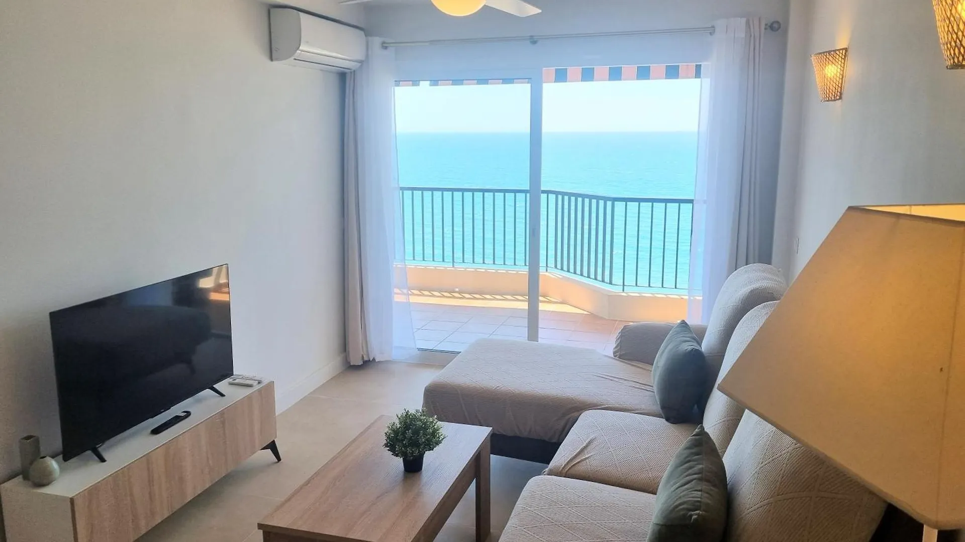 Las Antillas III Front Sea View Pool Fuengirola 0*,  Hiszpania